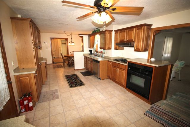 409 Avalon Dr, Union Twp, PA 16101