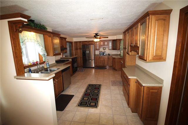 409 Avalon Dr, Union Twp, PA 16101