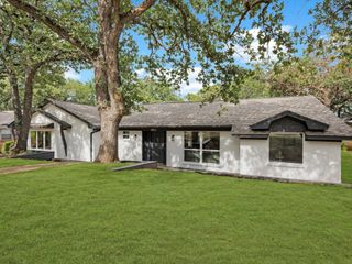 2852 Winterhaven Drive, Hurst, TX 76054