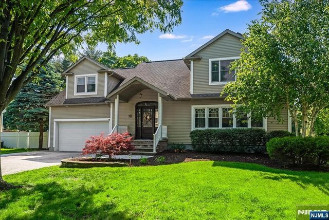 254 Hoppers Lane, Paramus, NJ 07652