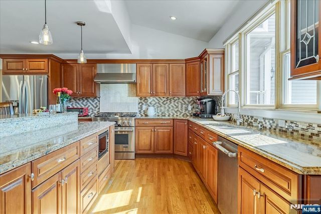 254 Hoppers Lane, Paramus, NJ 07652