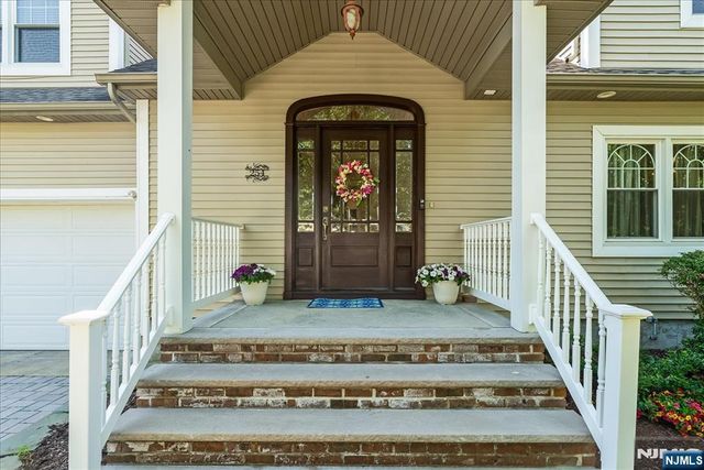 254 Hoppers Lane, Paramus, NJ 07652