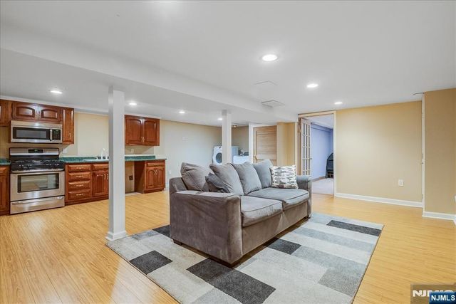 254 Hoppers Lane, Paramus, NJ 07652