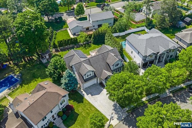 254 Hoppers Lane, Paramus, NJ 07652