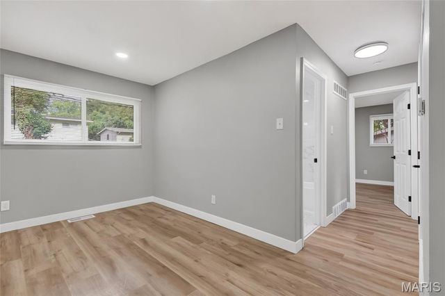 10418 Quaker Dr, Dellwood, MO 63136