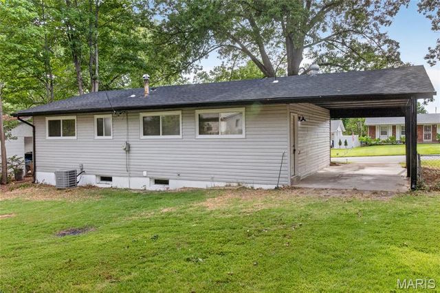 10418 Quaker Dr, Dellwood, MO 63136