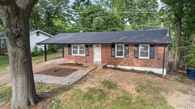 10418 Quaker Dr, Dellwood, MO 63136