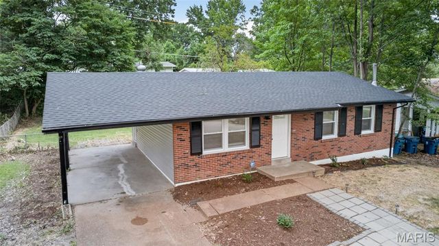 10418 Quaker Dr, Dellwood, MO 63136