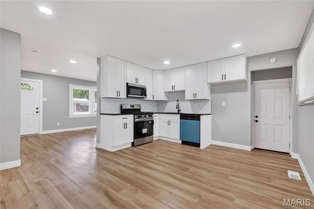 10418 Quaker Dr, Dellwood, MO 63136