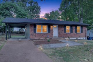 10418 Quaker Dr, Dellwood, MO 63136