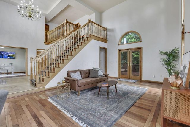 200 Hazelton Etna Road SW, Pataskala, OH 43062