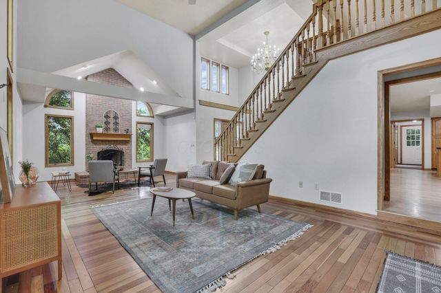 200 Hazelton Etna Road SW, Pataskala, OH 43062