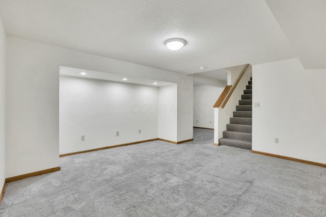 200 Hazelton Etna Road SW, Pataskala, OH 43062
