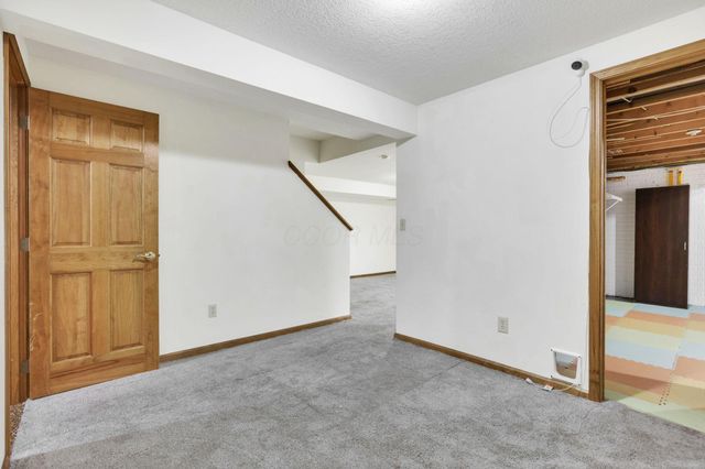 200 Hazelton Etna Road SW, Pataskala, OH 43062