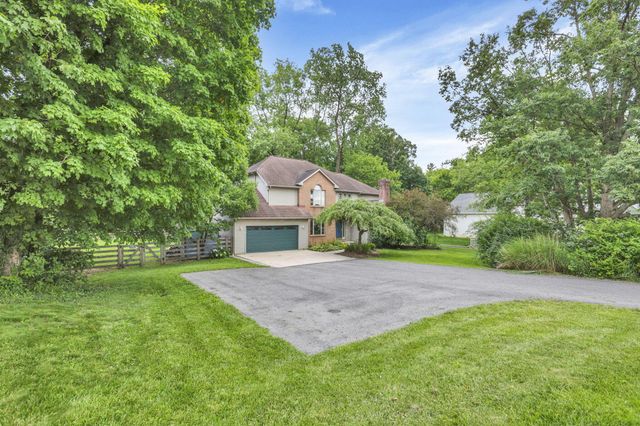 200 Hazelton Etna Road SW, Pataskala, OH 43062