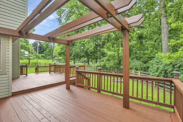 200 Hazelton Etna Road SW, Pataskala, OH 43062