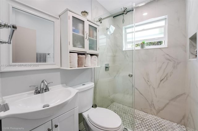 560 NW 97th St, Miami, FL 33150