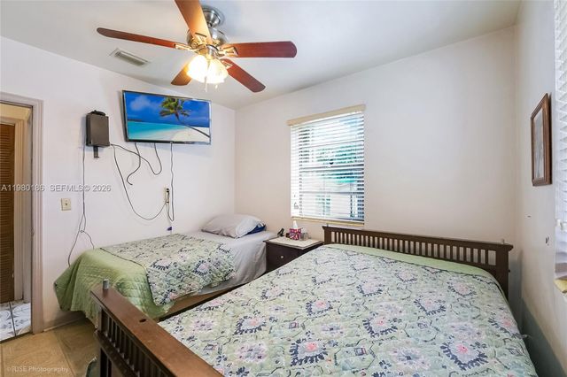 560 NW 97th St, Miami, FL 33150