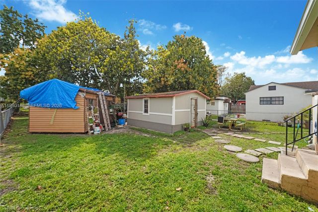 560 NW 97th St, Miami, FL 33150