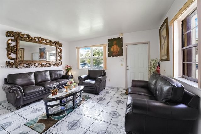 560 NW 97th St, Miami, FL 33150