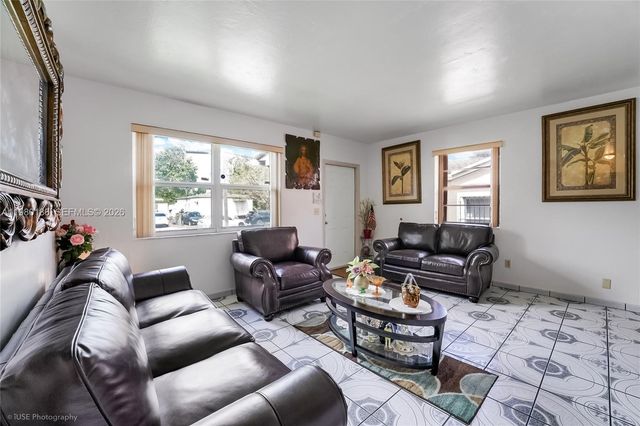 560 NW 97th St, Miami, FL 33150