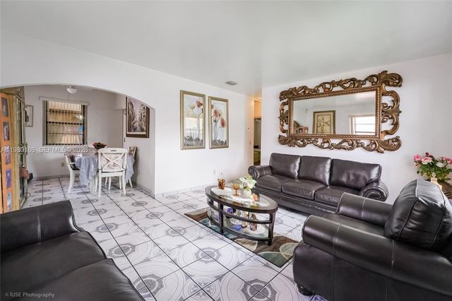 560 NW 97th St, Miami, FL 33150