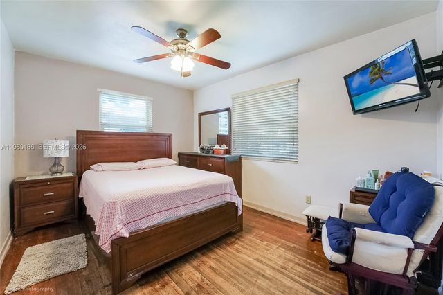 560 NW 97th St, Miami, FL 33150