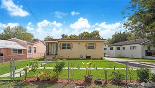 560 NW 97th St, Miami, FL 33150