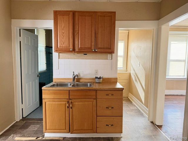 5044 Mcclellan Street, Detroit, MI 48213