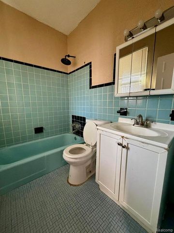 5044 Mcclellan Street, Detroit, MI 48213