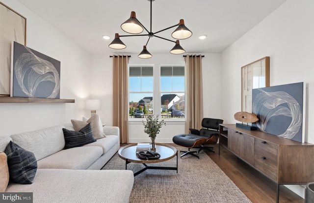 18465 SUGAR SNAP CIR, Leesburg, VA 20176