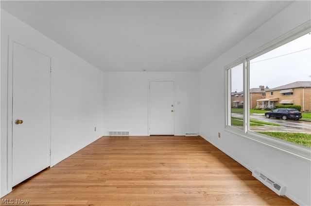 927 E 216th Street, Euclid, OH 44119