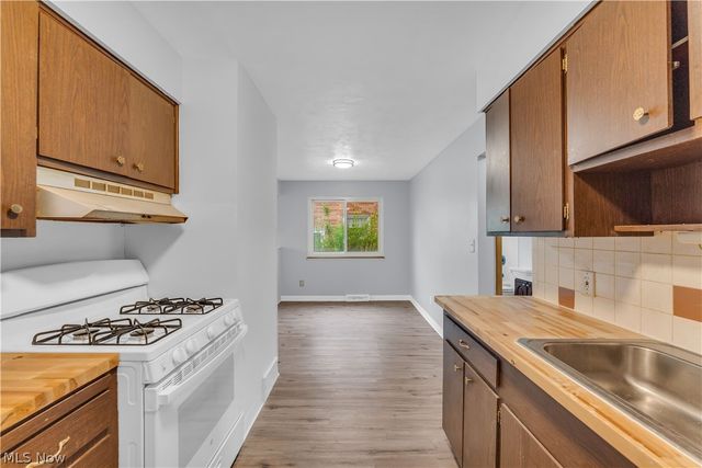 927 E 216th Street, Euclid, OH 44119