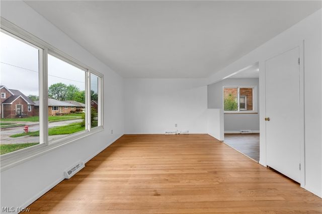 927 E 216th Street, Euclid, OH 44119