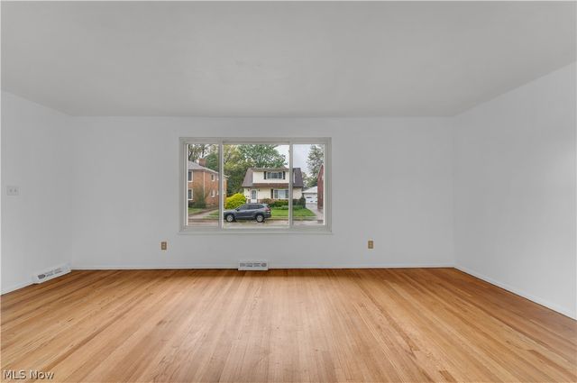927 E 216th Street, Euclid, OH 44119