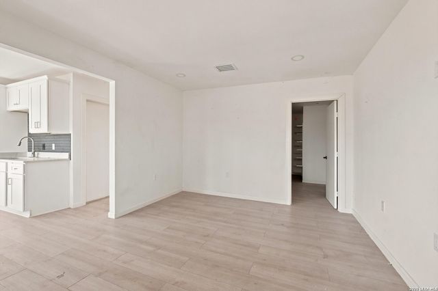 3014 EL PASO ST, San Antonio, TX 78207