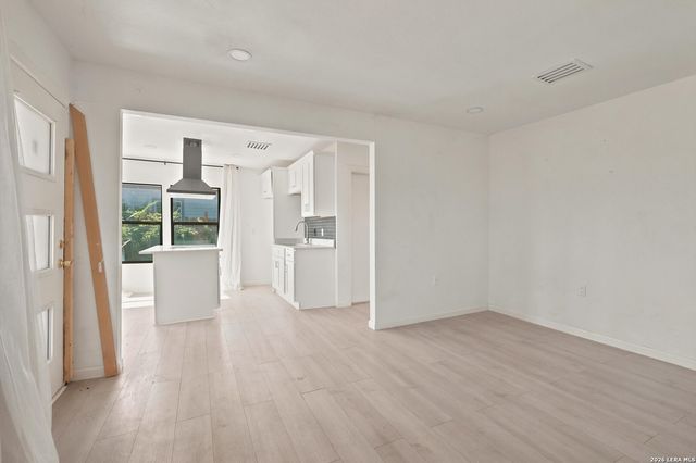 3014 EL PASO ST, San Antonio, TX 78207