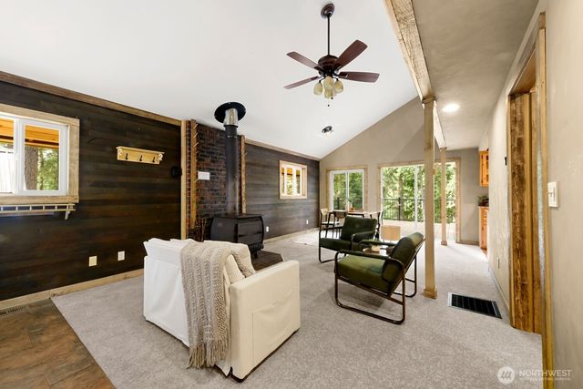 221 W Lakedale Drive, Ronald, WA 98940