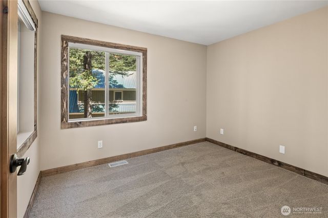 221 W Lakedale Drive, Ronald, WA 98940