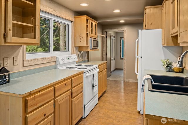 221 W Lakedale Drive, Ronald, WA 98940