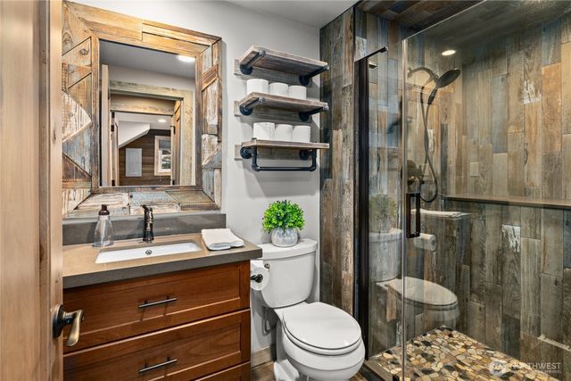 221 W Lakedale Drive, Ronald, WA 98940