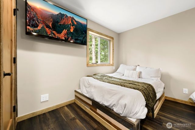 221 W Lakedale Drive, Ronald, WA 98940