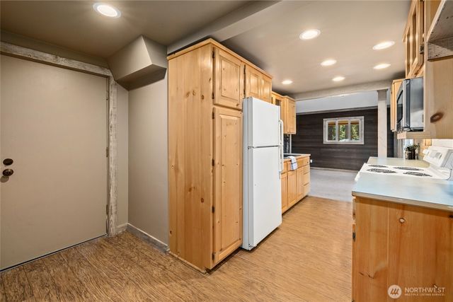 221 W Lakedale Drive, Ronald, WA 98940