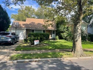 894 Lakeside Drive, Woodmere, NY 11598