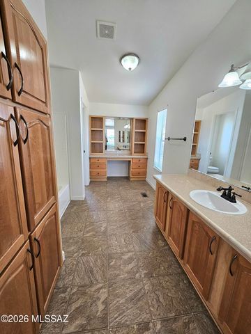 520 N Crooked Lane, Benson, AZ 85602