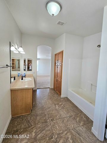 520 N Crooked Lane, Benson, AZ 85602