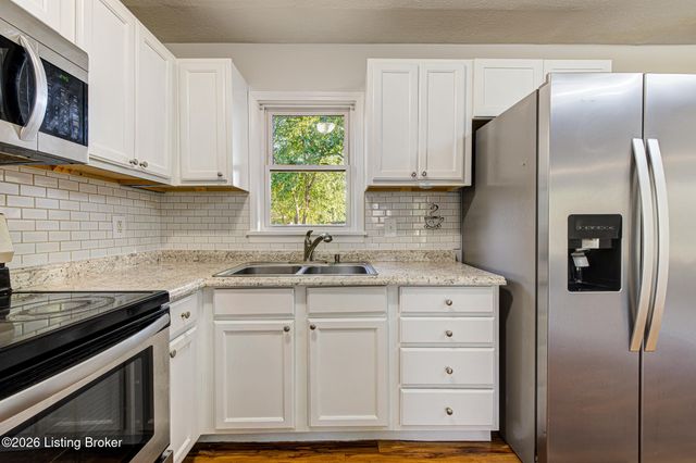 3900 Bonaventure Blvd, Louisville, KY 40219