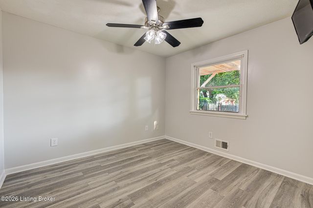 3900 Bonaventure Blvd, Louisville, KY 40219