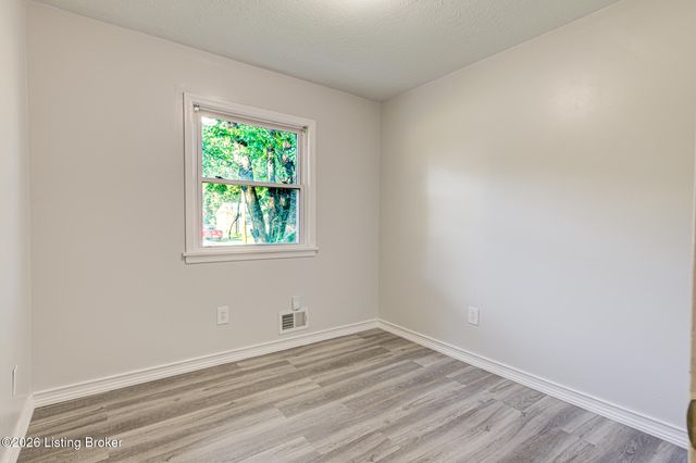 3900 Bonaventure Blvd, Louisville, KY 40219