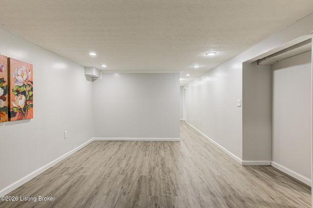 3900 Bonaventure Blvd, Louisville, KY 40219